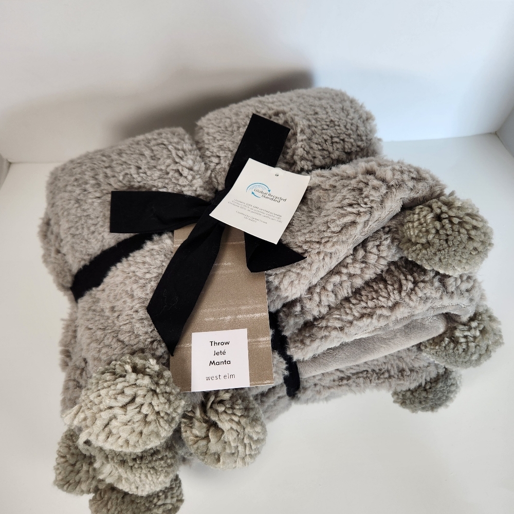 West Elm Pom Pom Sherpa fleece throw blanket 47×60 inch silver/grey